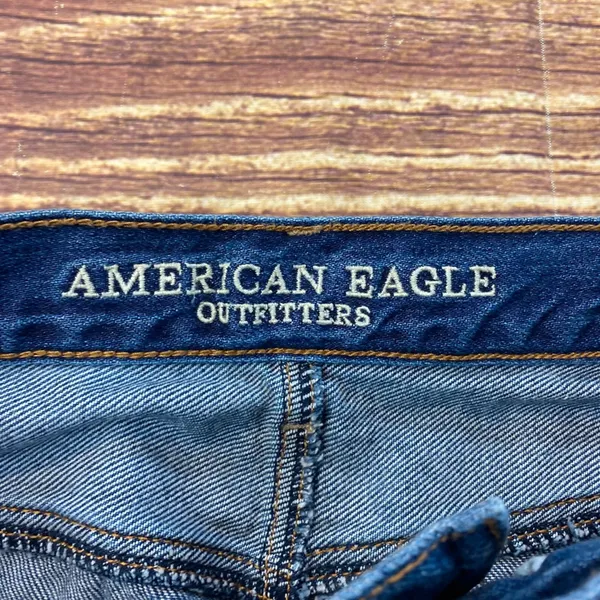 American Eagle Hi-Rise Girlfriend Distressed Medium Wash Womens Blue Jeans sz 8 - Image 4