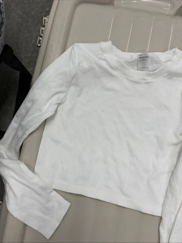 Women's Ribbed Long-Sleeve Cropped Top - White Aritzia large seamless - Image 3