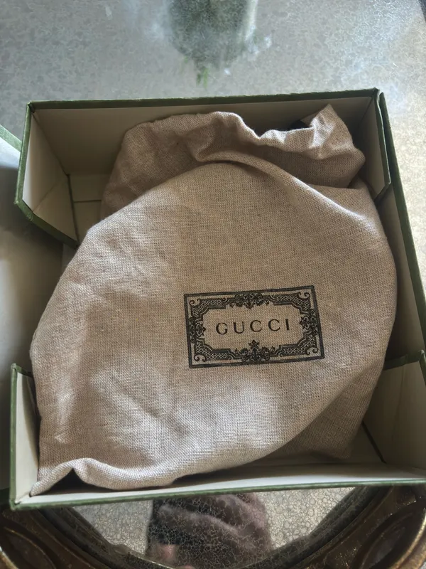 Gucci GG Marmont Belt Black Leather Gold Buckle, Authentic Used Once But Like New Made in Italy, Retail Price $590 Plus Taxes, Come With Box and Dust Bag Size 100/40 - Image 8