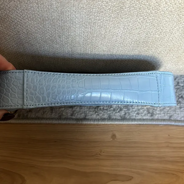 Light blue snake skin faux purse - Image 4