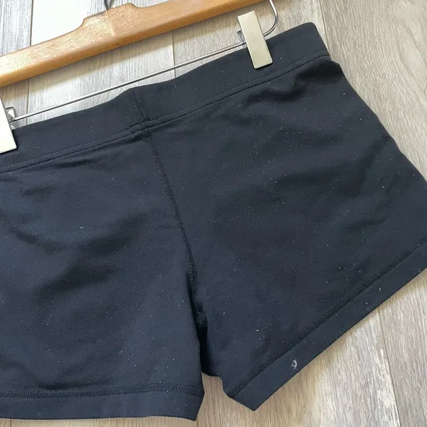 Lululemon Workout Shorts high rise 2.5" womens Black (size 6) activewear gym - Image 5