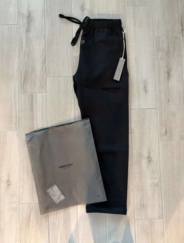 Essentials Small Black Fear of God sweatpants - Image 4