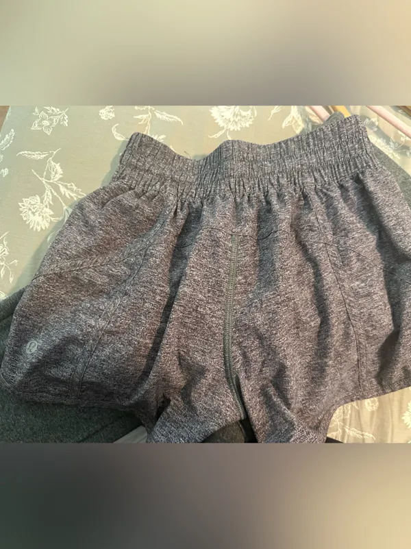 Lululemon Tracker Short V *4"Heather Lux Multi Black - Image 3