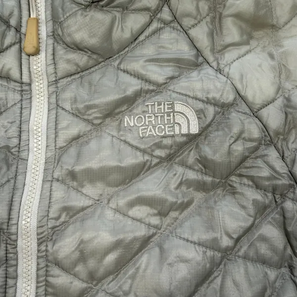 The North Face ThermoBall Jacket Women’s Small Silver Gray Quilted Puffer - Image 3