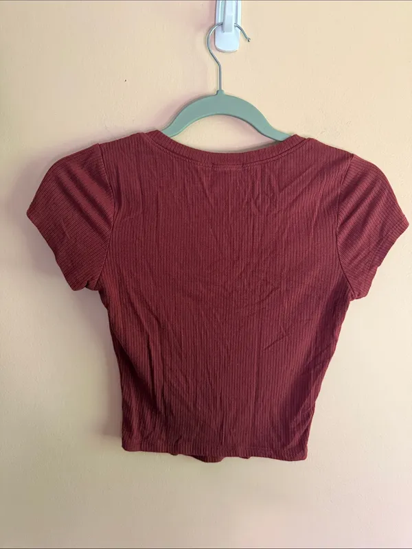 Bozzolo Burgundy Ribbed V-Neck Crop Top - Image 4