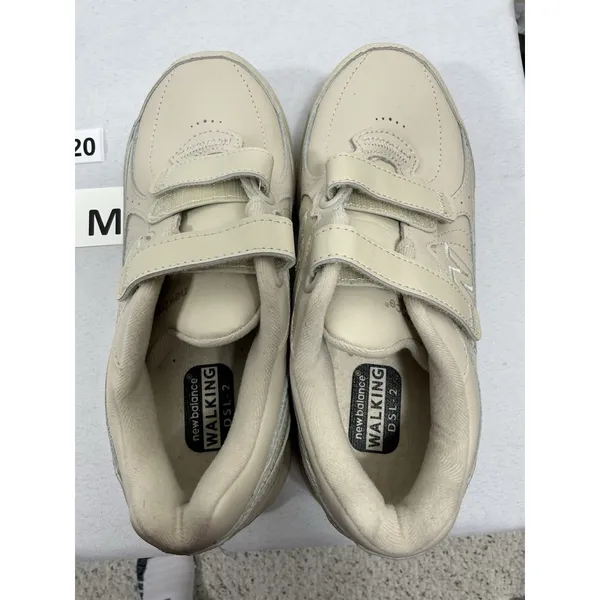 Womans Excellent Condition New Balance 577 Walking Sneakers 6.5 Beige - Image 5