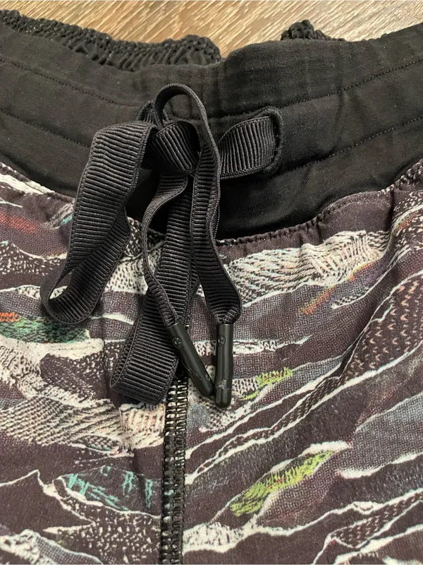 lululemon athletica Black Patterned Run Hotty Hot Short Accents Size 10 - Image 6