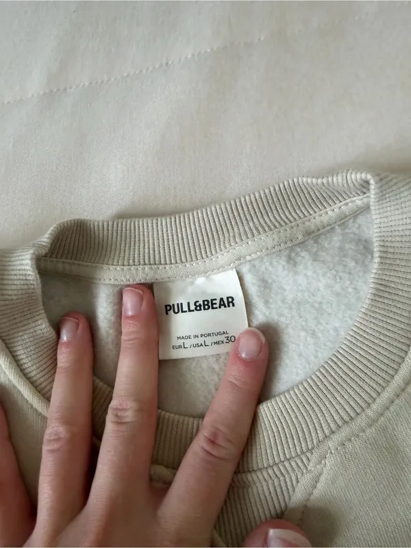 Pull&Bear Cream Crewneck Sweatshirt with 'New York' Embroidery - Image 5