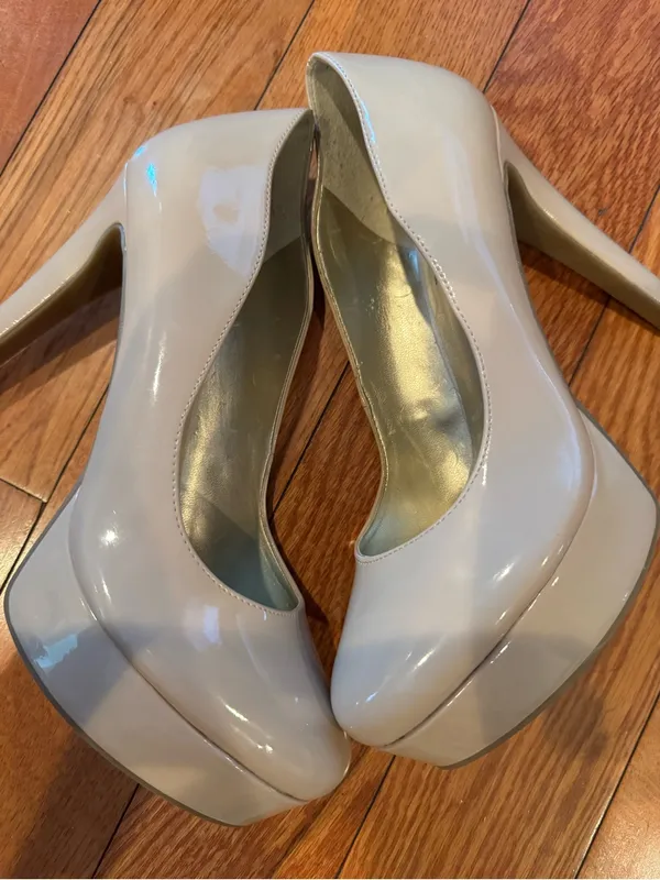 G by GUESS Winna Nude Patent Platform Heels Pumps | Size 6 Like New - Image 6