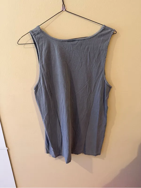 Comfort Colors Gray Tank Top with Red Texas Patch - Image 2