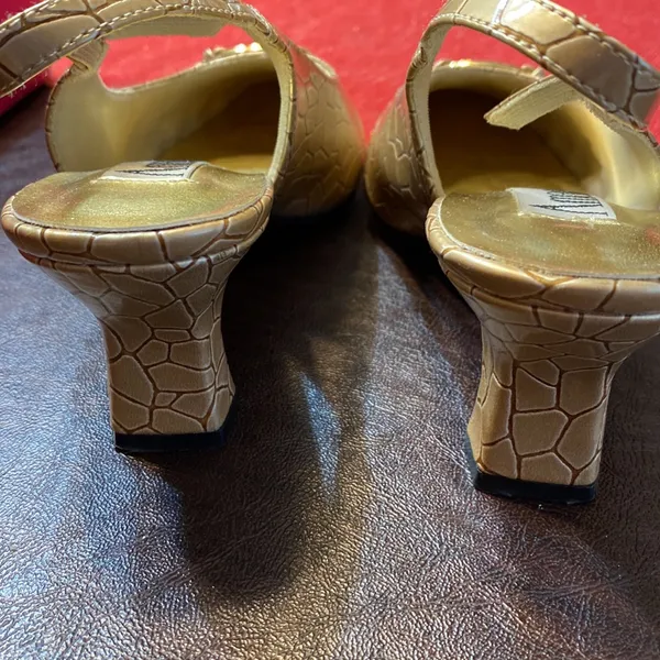 Amanda taupe low - Image 2