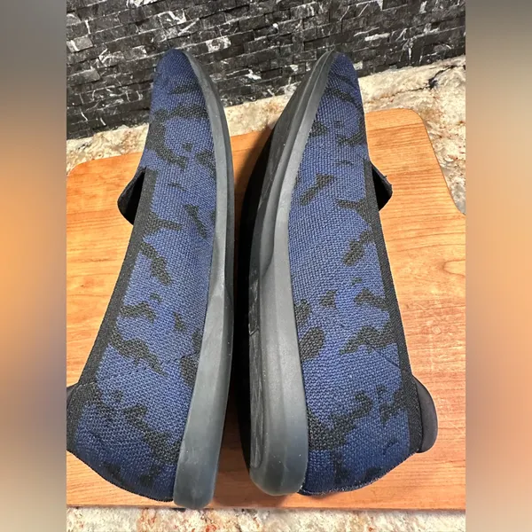 Clarks Size 10 Carly Navy Camo Knit Dream Loafer - Image 4