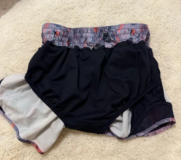 Lululemon High-Rise Hotty Hot Shorts 2.5" - Image 5