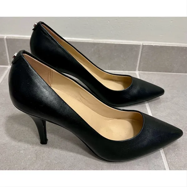 Michael Kors Black Leather Pointed-Toe Pumps - Image 2