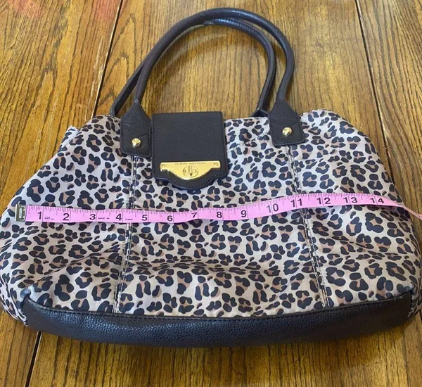 Used Tommy Hilfiger purse - Image 13