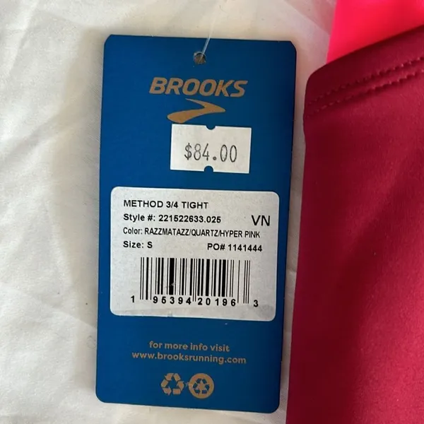 Brooks Women's Method 3/4 Tights, Color is Razzmatazz, Small, NWT - Image 7