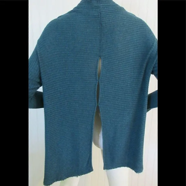 Anthropologie We the Free top open back sz Medilum - Image 2
