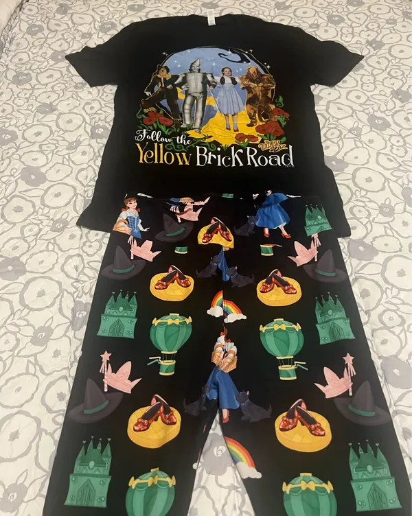 Wizard Of Oz Woman’s 2 Piece Set Leggings and T Shirt NWOT (SZ Med) - Image 3