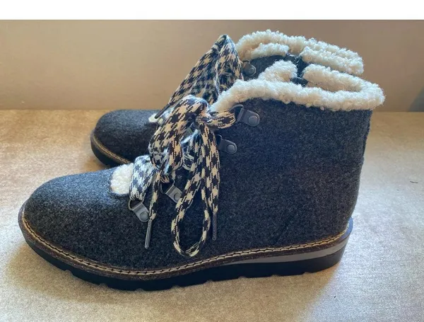 Madden NYC Wool Boots Sherpa Lined Laces Hiker Rugged Grip Cozy Granola Mountain - Image 3