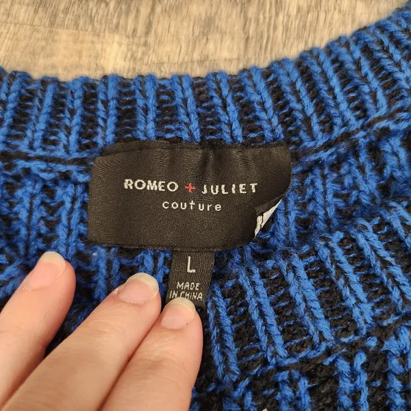 Romeo + Juliet Couture Blue Sweater Size Large - Image 3