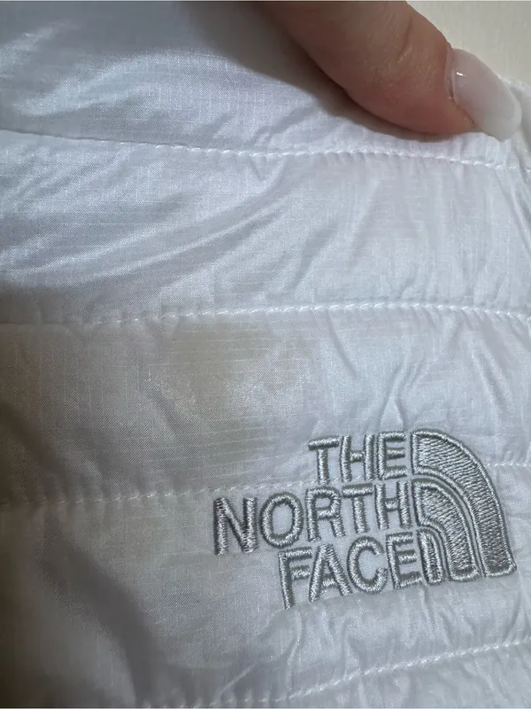 The North Face White Quilted Puffer Insulated Vest - Image 8