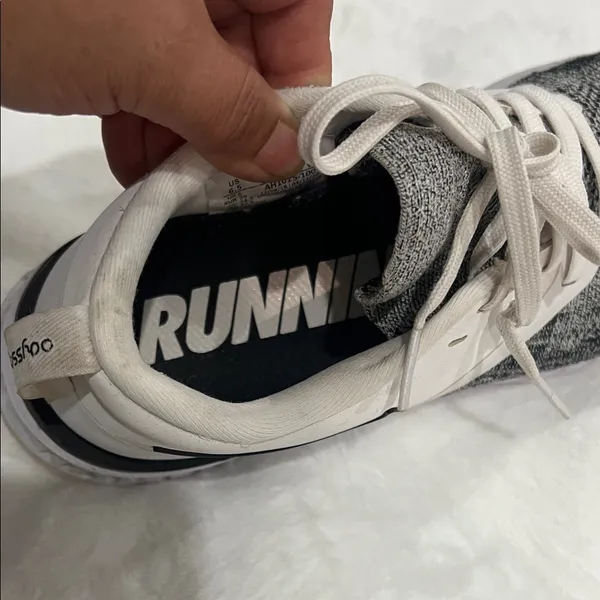 Nike Women's Sneakers in Black and White - Image 4