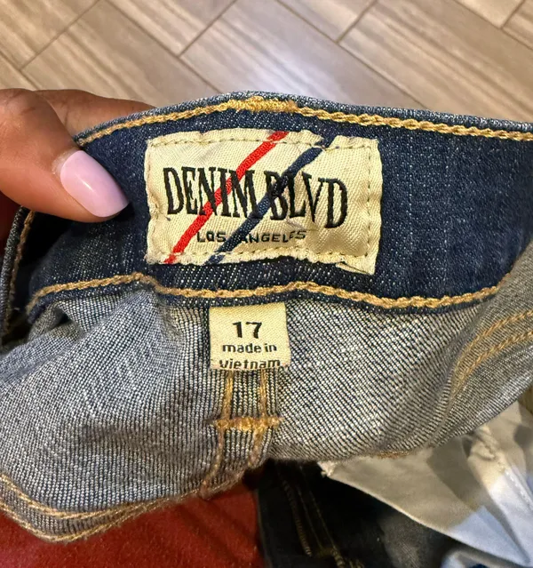 Denim Blvd Women’s jeans Sz 17! No :( - Image 4