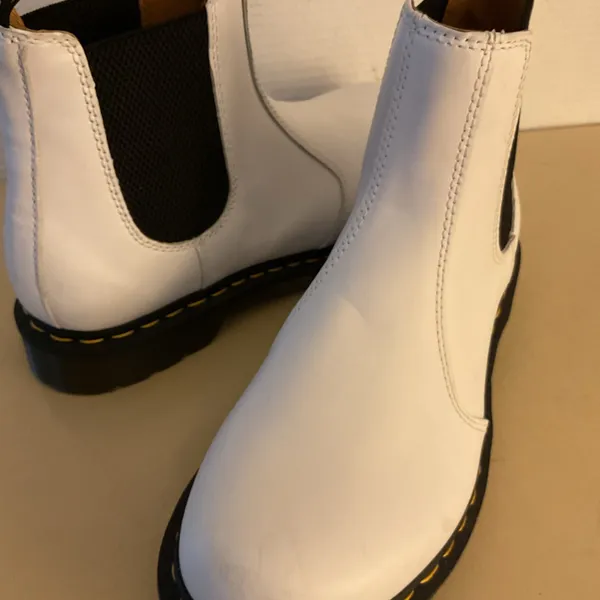 Dr. Martens women White leather Chelsea Platform Boots with Black Elastic 10 - Image 7