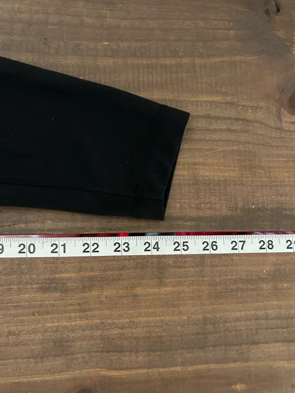 Women’s Lululemon Black Wunder Under High Rise Leggings size 6 24” - Image 7