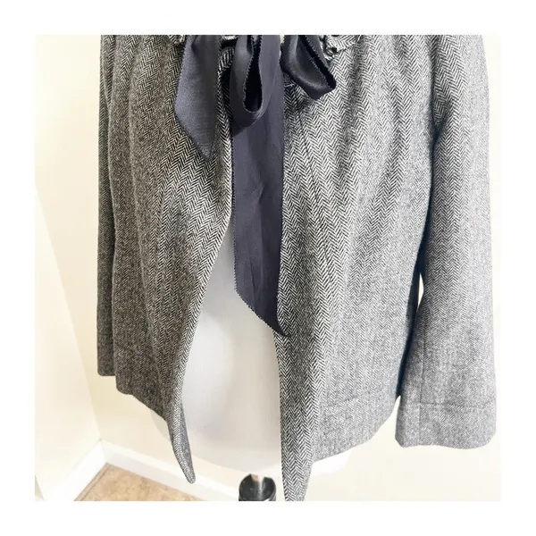 J Crew SZ 4 Women’s Cheshire Ruffle Tie Neck Jacket in Black/White Herringbone - Image 8