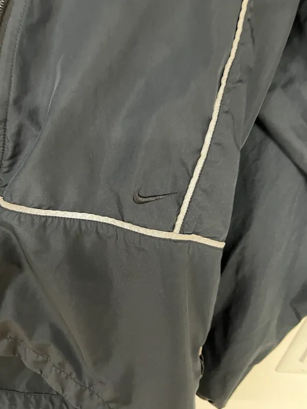 Nike Black and White Windbreaker  - Image 4