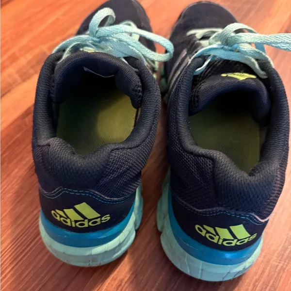 Adidas unisex running shoes super nice - Image 8