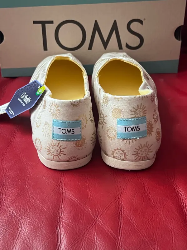 Authentic Tom’s Alpargata Women’s Slip on Foil Sunny Days Print Women’s size 9 - Image 3