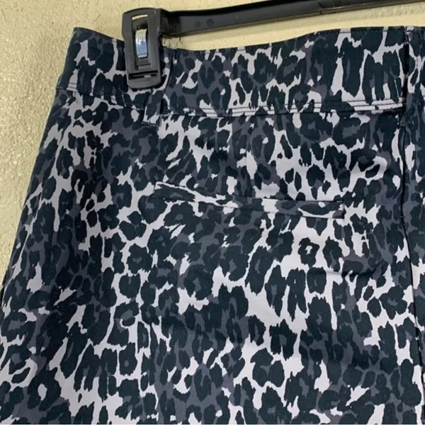 Isaac Mizrahi Tailored Shorts Animal Print Gray Black 12 Stretch - Image 3