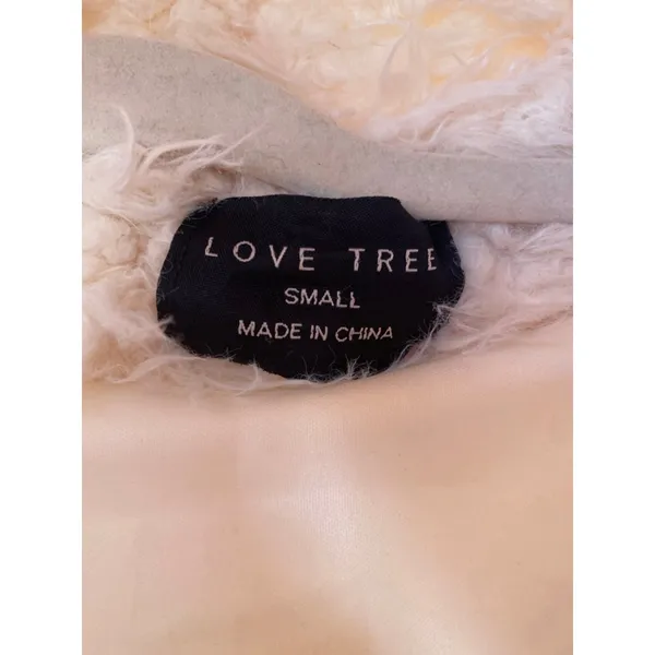 Love Tree Ivory Faux Fur Hooded Coat Quiet Luxury Indie Sleaze Parisian Eclectic - Image 4
