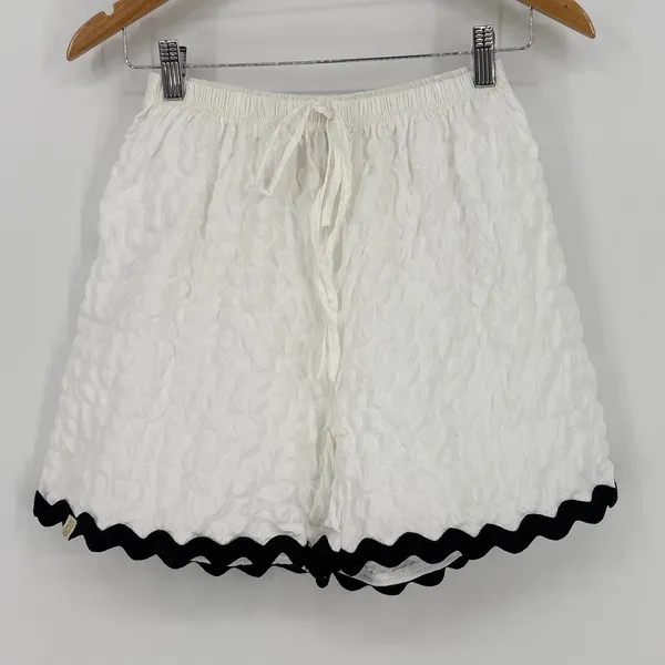 Simply Southern White Seersucker Pajama Set Short Sleeve Black Trim‎ Small NWT - Image 5