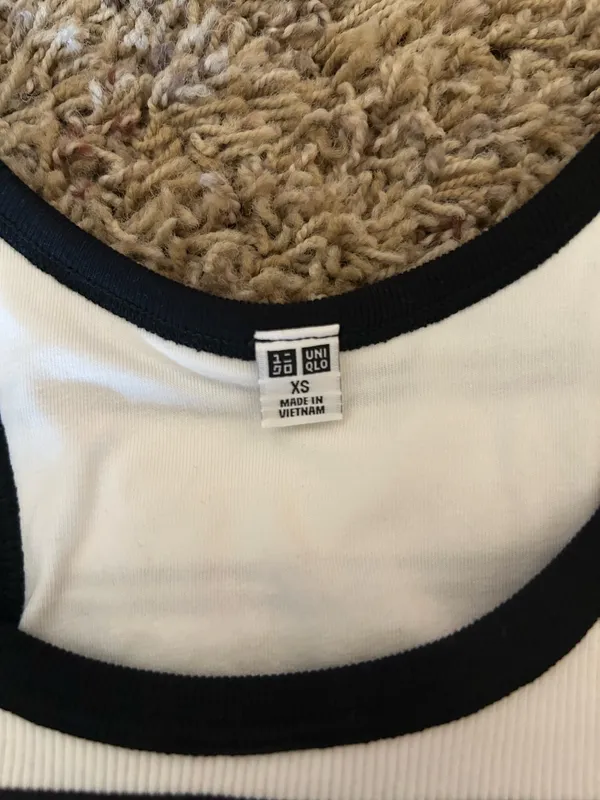 Uniqlo Tank Top Built-In Bra Ribbed - Image 3