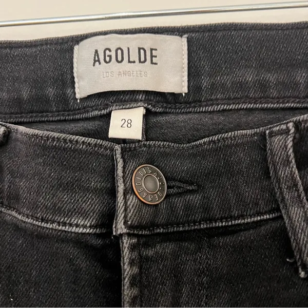 AGOLDE Sophie Mid Rise Ankle Jean in Shout Wash (Black) - Image 4