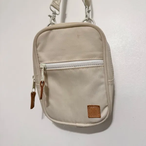 Thread Wallets Off White Crossbody Bag - Image 3