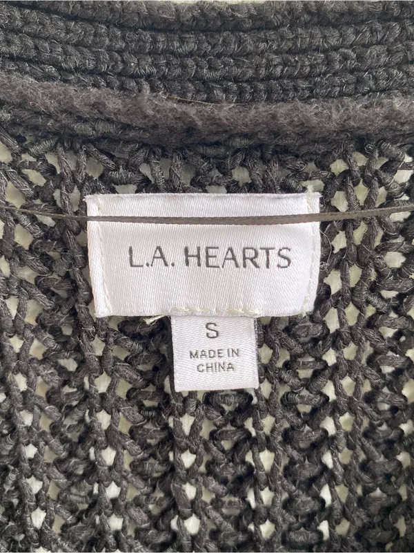 LA Hearts black loose chunky knit v neck cropped sweater fall winter minimalist - Image 4