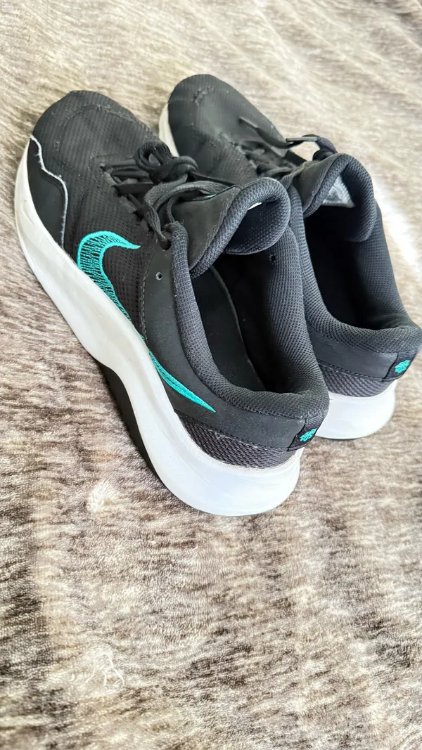 Nike Legend Essential 3 NN Men’s size 9.5 - Image 4