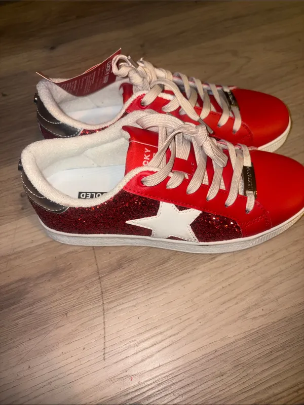 Women’s Red Glitter Star Low-Top Sneakers with White Star Accent lucky step - Image 10