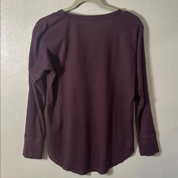 Andree by Unit Purple Embroidered Floral Waffle Knit V Neck Top Boho S - Image 6