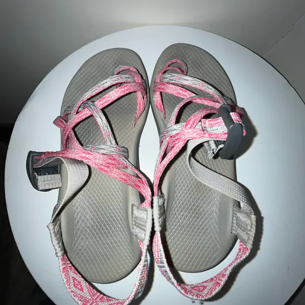 Chacos WOMENS size 7 pink and grey - Image 2