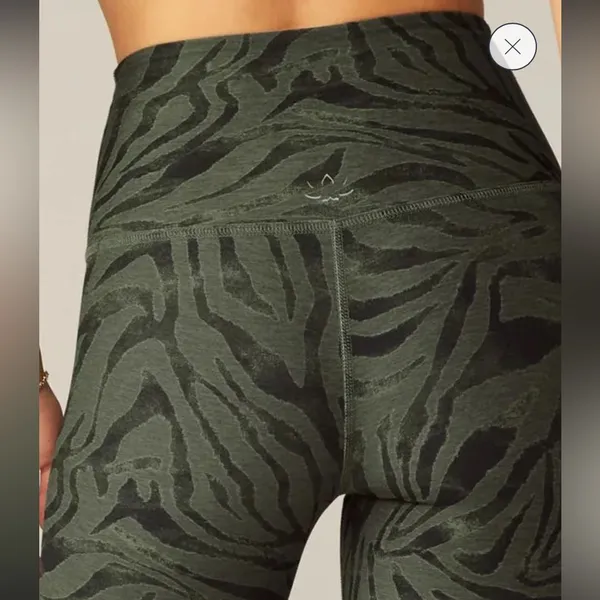 Beyond Yoga Printed Midi Leggings – Size M – Deep Olive Swirl - Image 8