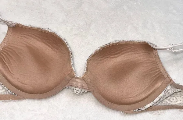 Victoria’s Secret Beige Lace Very Sexy Push Up Bra! - Image 5