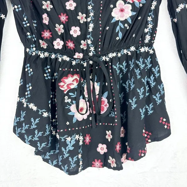 Savanna Jane Floral Embroidered Cinch Waist Top Size Small Black V-Neck - Image 7