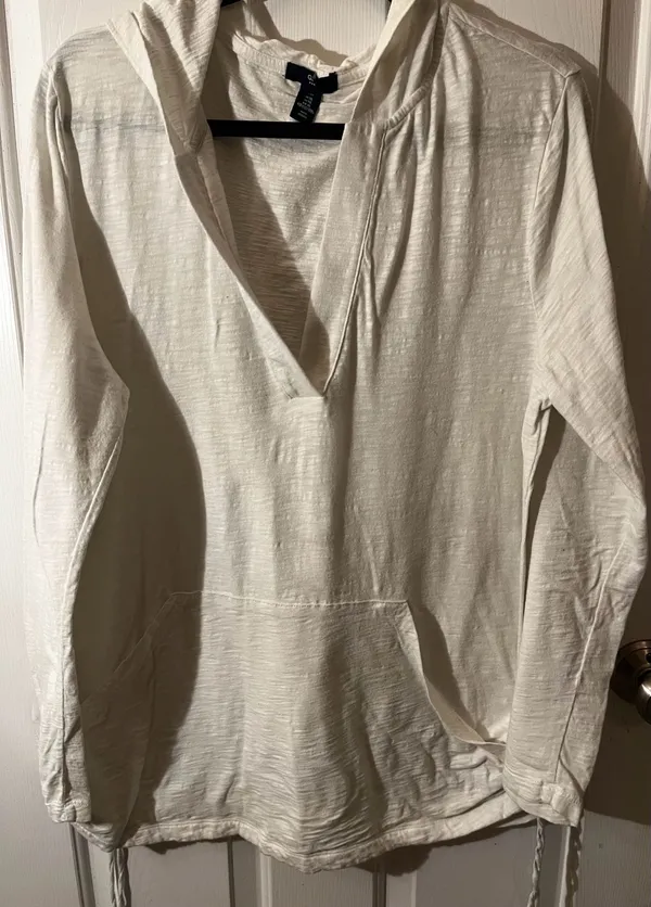 Gap Women's V-Neck Long Sleeve Lightweight Pullover Hoodie with Adjustable Sides - Image 2