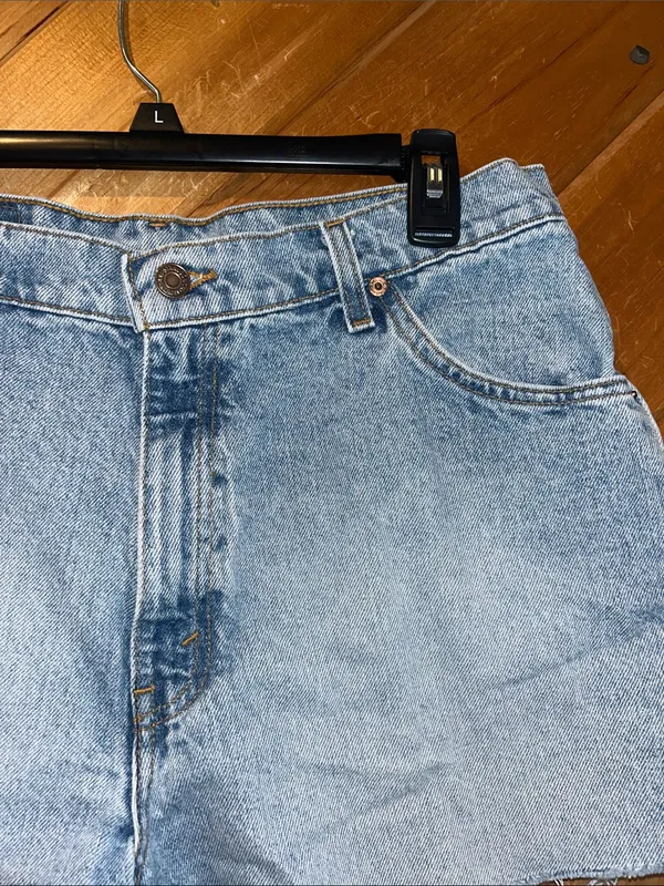 Levi’s 90s vintage raw hem cut off high waisted mom shorts 36951 - Image 2