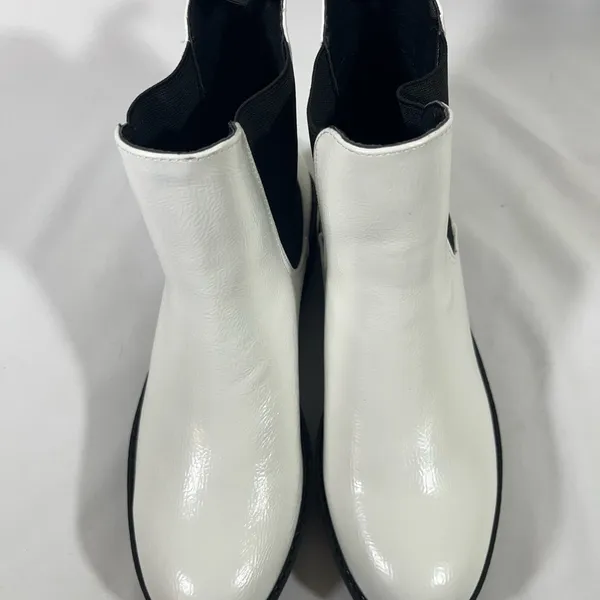 Dirty Laundry Chunky Lug Chelsea Boot Women‎ 8 White/Black Faux Patent Leather - Image 5